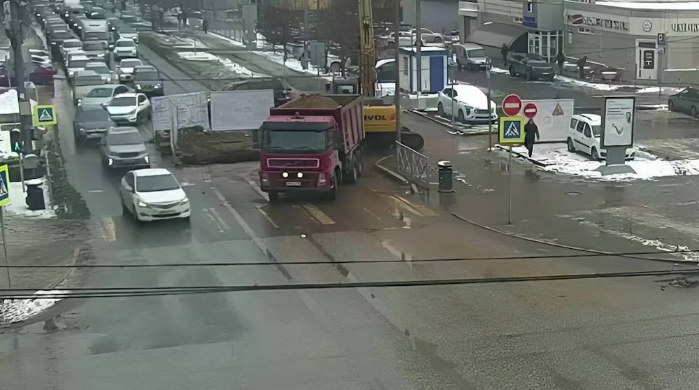 В центре Перми ограничено движение на крупном перекрёстке