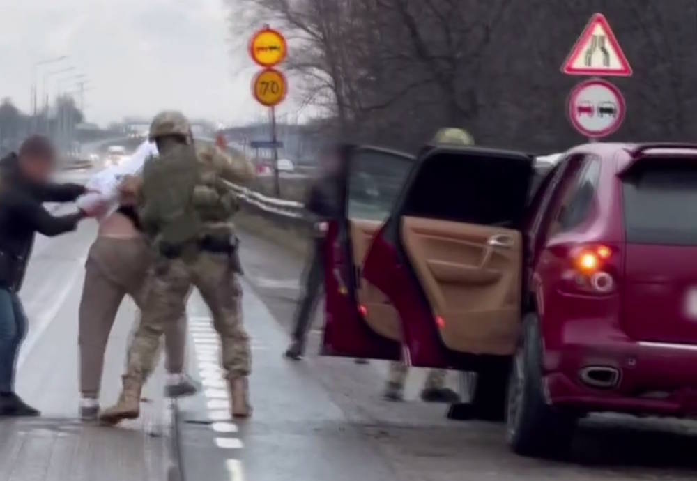 Два брата на Porsche Cayenne пытались привезти в Пермь 15 колограммов наркотиков