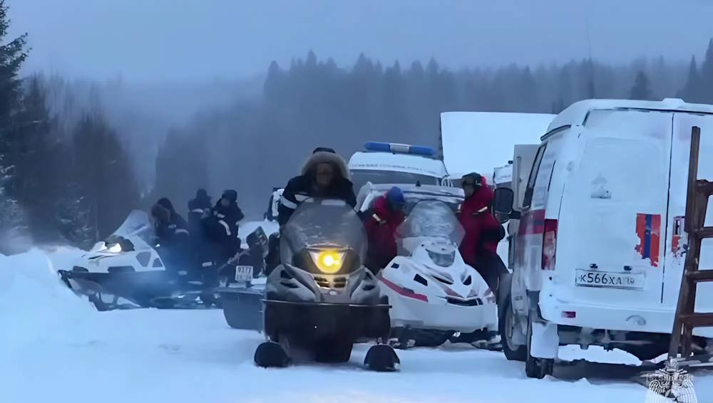 Для поиска туристов около Ослянки прилетел вертолёт