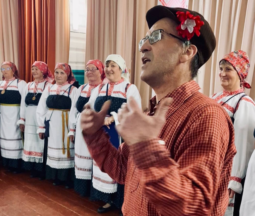 В Кудымкаре представили альбом и фильм о деревенском ансамбле из Коми-Пермяцкого округа