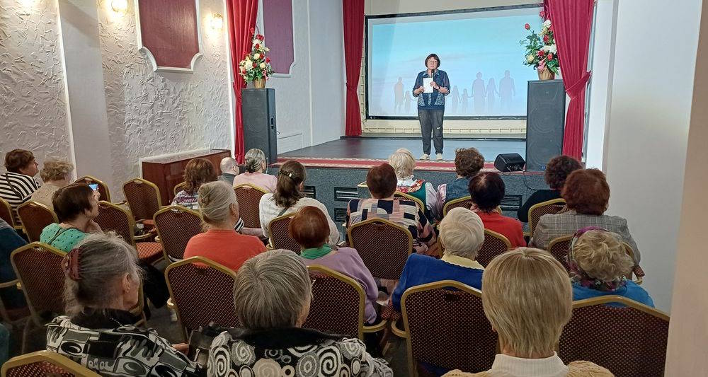 Ветеранов «НОВОГОРа» поздравили с Днём пожилого человека